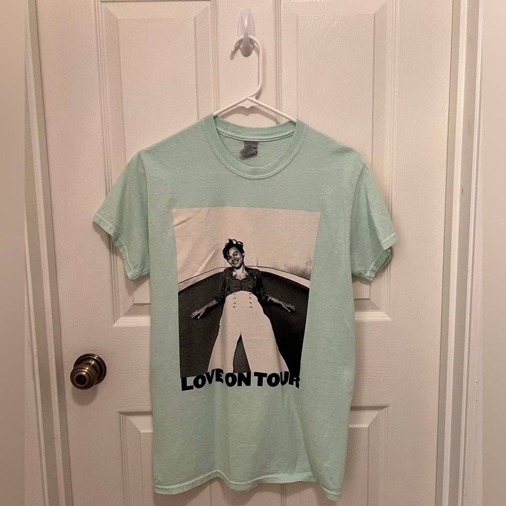 new love on tour small blue tee bought at concert in 2021. no longer sold